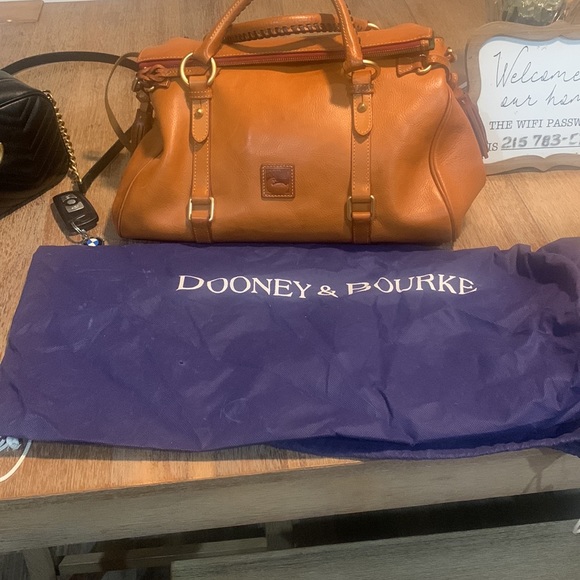 Dooney & Bourke genuine leather handbag - Picture 10 of 10
